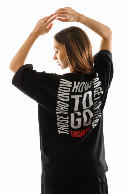 T-shirt Oversize Unisex "Those who know how to go 13eyond can get anywhere" - immagine 8