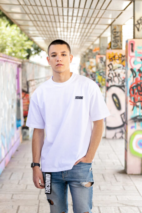 T-Shirt Oversize con ricamo 13eyond su fronte contrasto - immagine 6